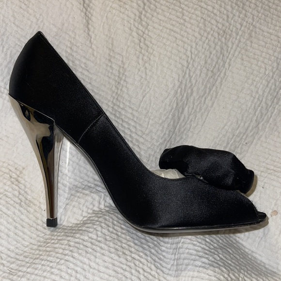 NEW Stuart Weitzman Black Satin & Swarovski Chrome-Heeled Peep-Toe Pumps Sz 6.5 - Picture 5 of 15